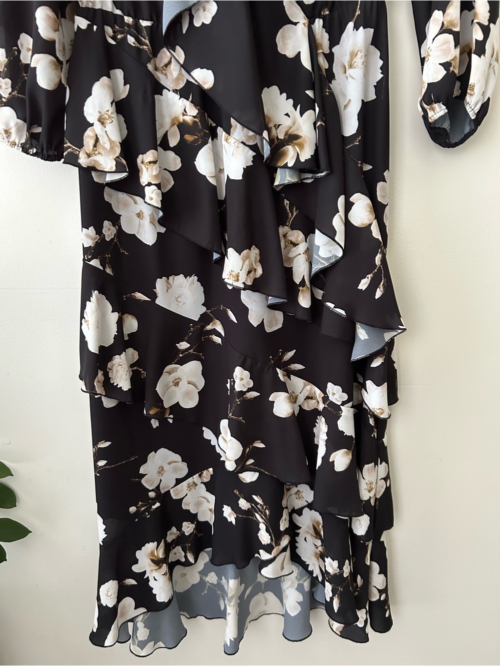 Alice + Olivia Kye Ruffle Floral Print Crepe Midi Dress - Picture 9 of 14